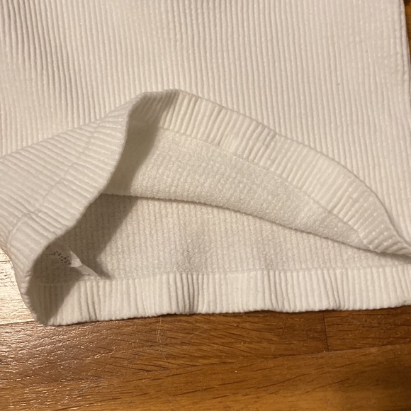 *last chance* The Post | Women’s white ribbed crop tank top - Picture 12 of 12